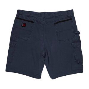 90s Wrangler gray cargo shorts with a relaxed fit and multiple pockets